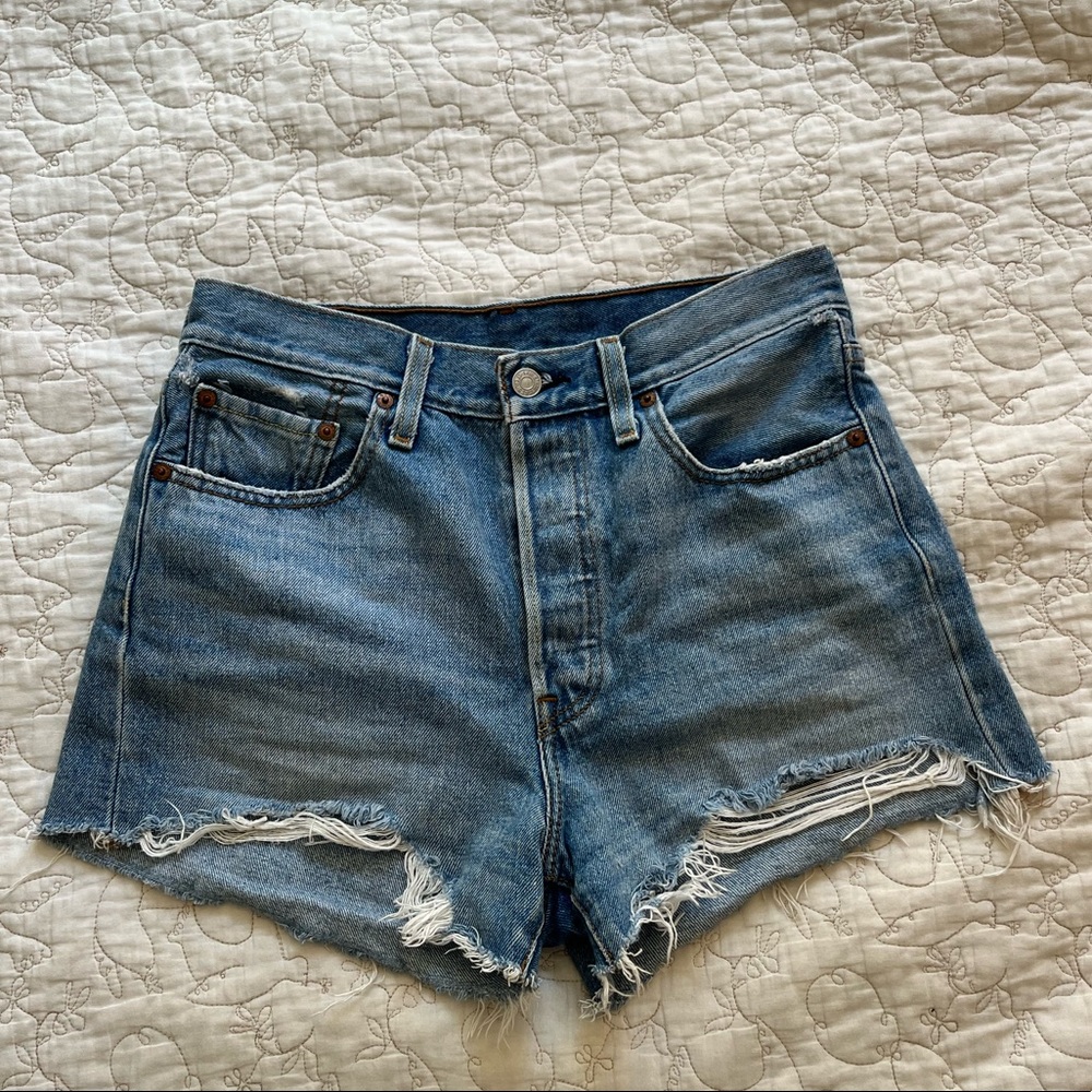 High rise Levi shorts